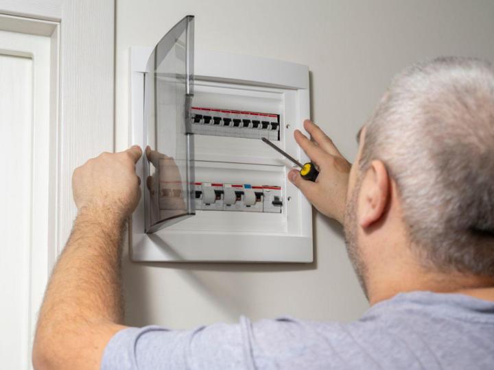 Notre priorité est de vous assurer des installations électriques fonctionnelles et durables, garantissant votre sécurité.